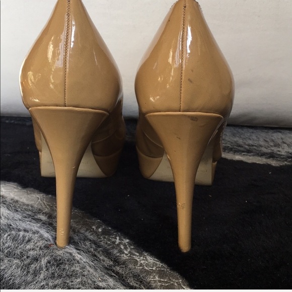 ENZO ANGIOLINI | Nude Patent Leather Heels - Picture 5 of 6